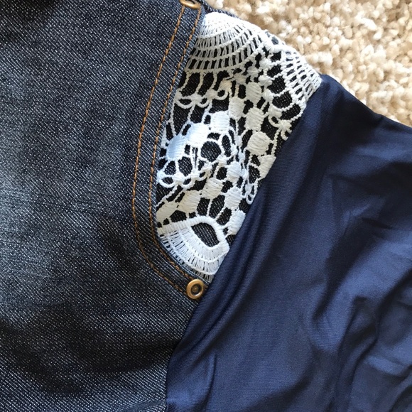 Washed and lace maternity jean shorts - Picture 2 of 4